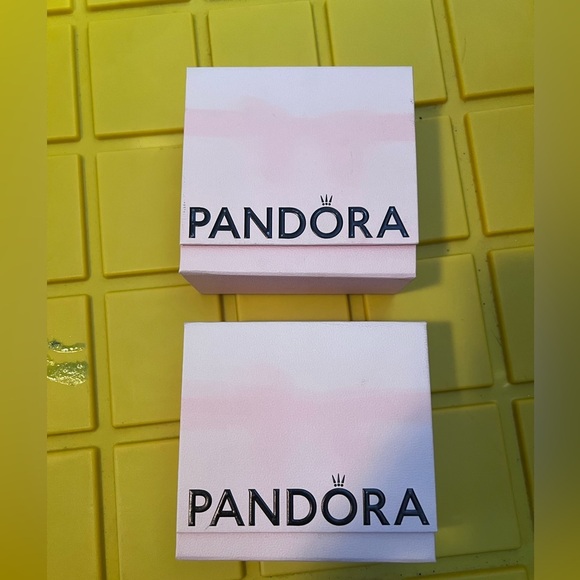 Pandora Small White Gift Box for Charms - Picture 1 of 4